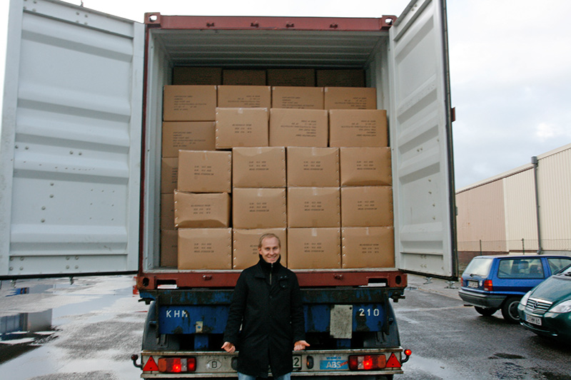 2006: Der erste Vollcontainer aus China, frisch geoeffnet und voll beladen